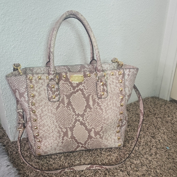 Michael Kors Handbags - Michael Kors Pink Faux Snake Skin Leather Tote Bag W/ Gold Studs (NWOT)✨️💖✨️
